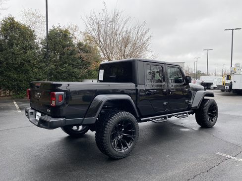 Used 2023 Jeep Gladiator Overland image 9