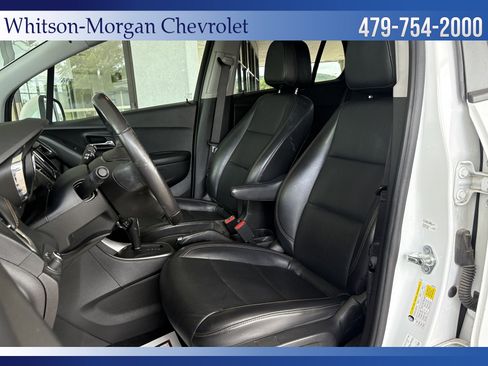 Used 2021 Chevrolet Trax LT w/ Premium Seat Package AWD/4WD image 9
