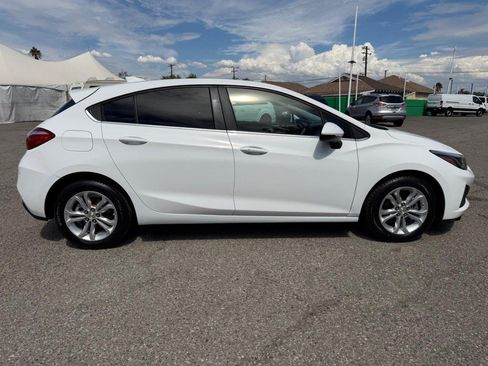 Used 2019 Chevrolet Cruze LT w/ Convenience Package FWD image 4