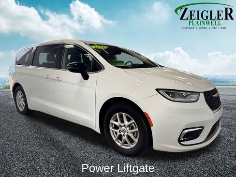Used 2024 Chrysler Pacifica Touring-L FWD image 7