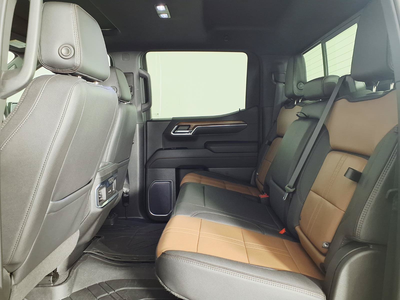 Used 2023 Chevrolet Silverado 1500 High Country w/ High Country Premium Package AWD/4WD image 13