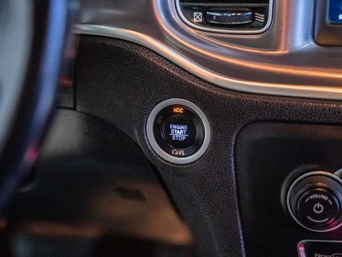 Used 2019 Dodge Charger SXT w/ Leather Interior Group image 22