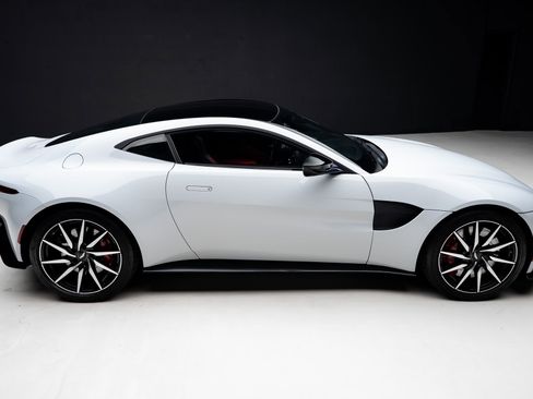 Used 2019 Aston Martin V8 Vantage Coupe RWD image 33