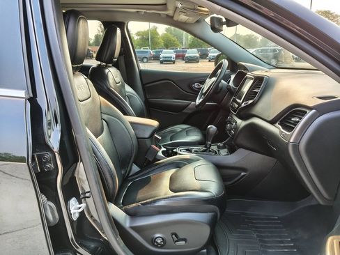 Used 2019 Jeep Cherokee Limited w/ Luxury Group AWD/4WD image 22