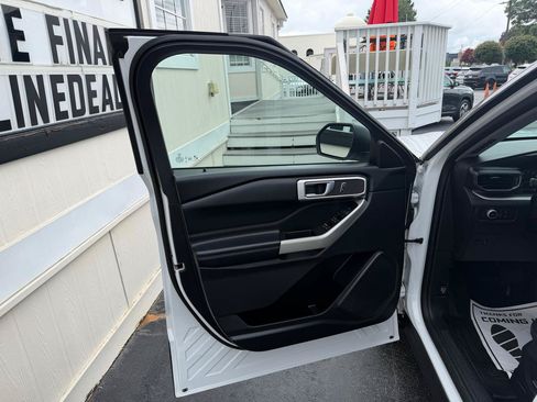 Used 2020 Ford Explorer XLT w/ Equipment Group 202A AWD/4WD image 8