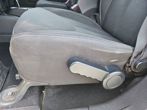 Used 2015 Jeep Wrangler Unlimited Sahara w/ Connectivity Group image 15