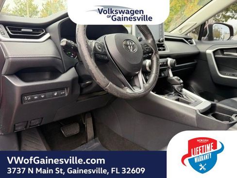 Used 2019 Toyota RAV4 XLE Premium image 18