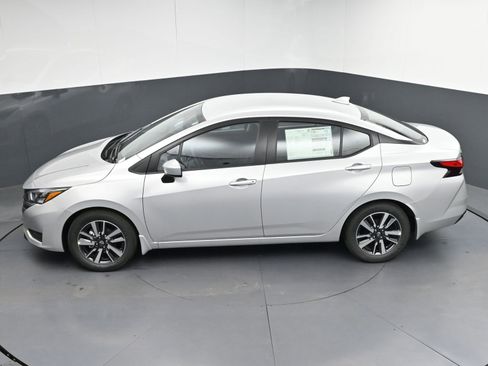 New 2025 Nissan Versa SV w/ Trunk Package FWD image 34