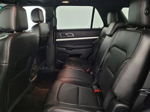 Used 2016 Ford Explorer XLT w/ Equipment Group 202A AWD/4WD image 18