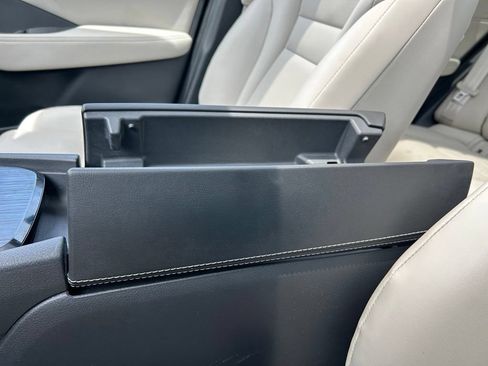 Certified 2021 Nissan Rogue SV w/ Premium Package FWD image 38