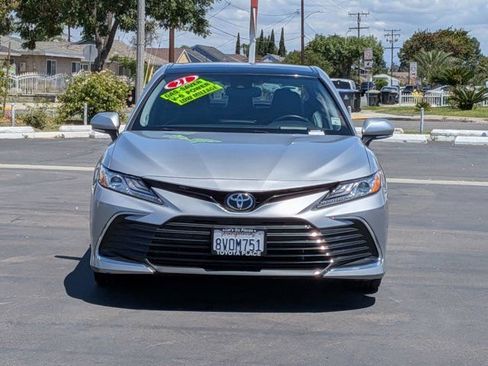 Used 2021 Toyota Camry XLE FWD image 2