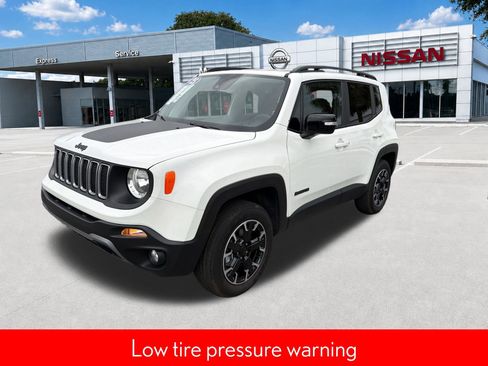 Used 2023 Jeep Renegade Latitude AWD/4WD image 9