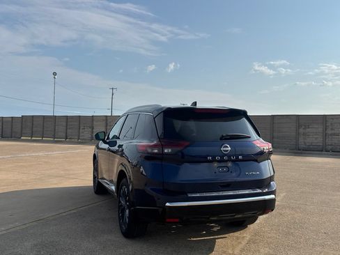 Used 2024 Nissan Rogue Platinum FWD image 18