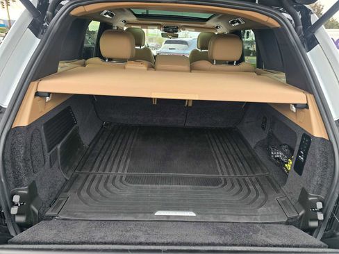 Used 2023 Land Rover Range Rover Autobiography image 17