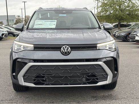 New 2026 Volkswagen Taos SE FWD image 8