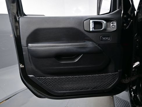 Used 2021 Jeep Wrangler Unlimited Sahara w/ Cold Weather Group AWD/4WD image 12