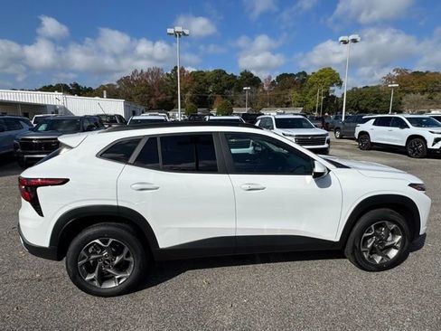 New 2026 Chevrolet Trax LT w/ Driver Confidence Package image 5