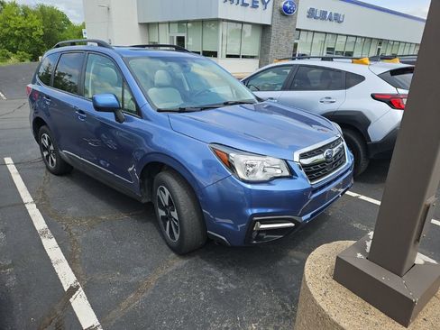Used 2017 Subaru Forester 2.5i Premium AWD/4WD image 3