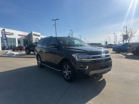 Used 2023 Ford Expedition Limited image 7