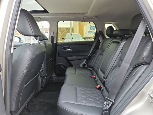 New 2026 Nissan Rogue Platinum image 8