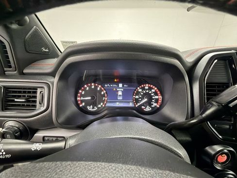 Used 2021 Nissan Titan PRO-4X w/ Pro-4x Utility Package AWD/4WD image 11