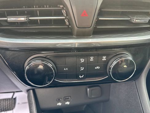 Used 2024 Buick Encore GX Sport Touring AWD/4WD image 19