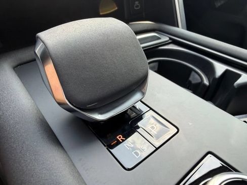 Used 2024 Land Rover Discovery Dynamic SE AWD/4WD image 14