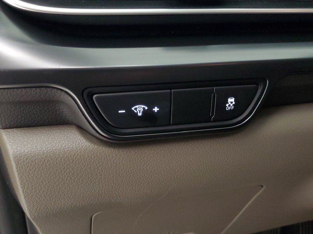 Used 2025 Kia Carnival FWD image 11
