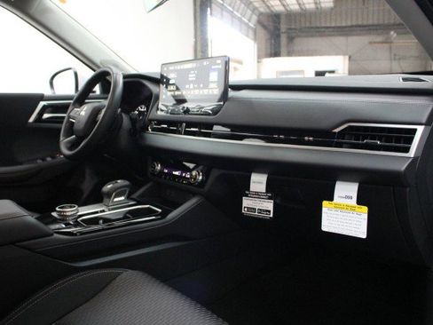 New 2026 Mitsubishi Outlander ES image 17