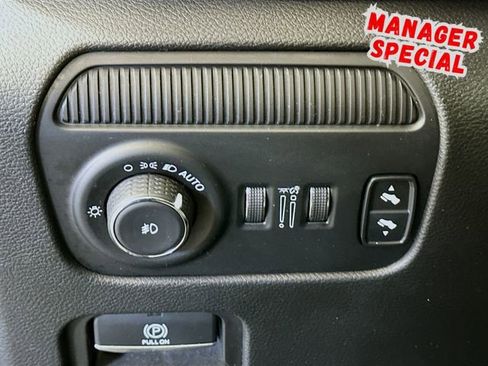 Used 2024 Jeep Wagoneer L Series II w/ Flexible Seating Group RWD image 11