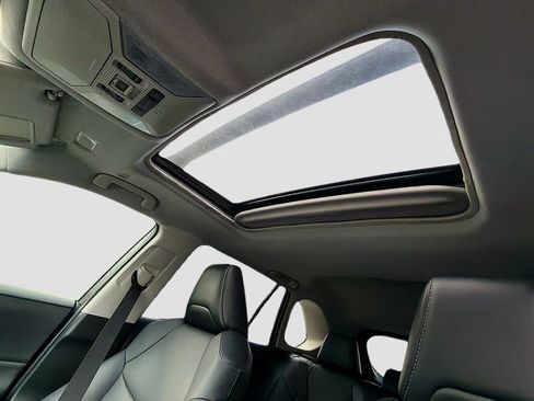 Used 2023 Toyota RAV4 XLE Premium image 21