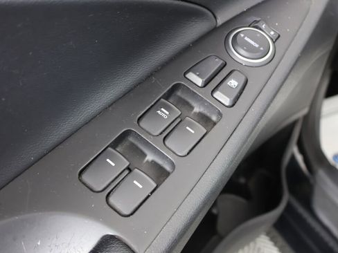 Used 2012 Hyundai Sonata SE image 16