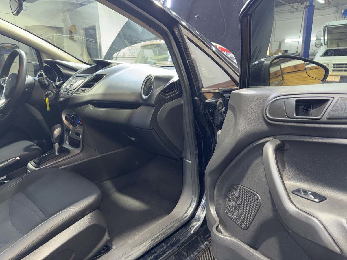 Used 2019 Ford Fiesta SE FWD image 25
