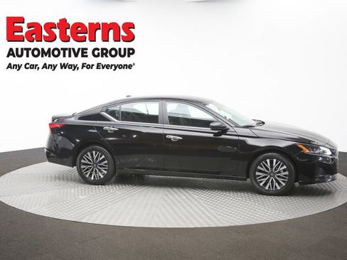 Used 2025 Nissan Altima 2.5 SV FWD image 42