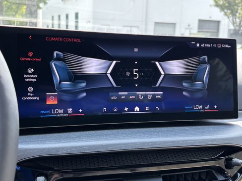 New 2026 BMW 330i Sedan w/ Premium Package RWD image 32