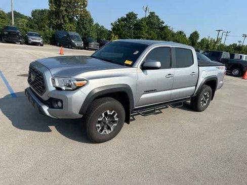 Used 2021 Toyota Tacoma TRD Off-Road w/ Technology Package AWD/4WD image 17