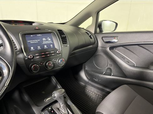 Used 2018 Kia Forte S image 25