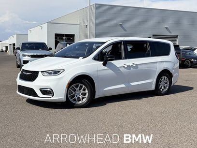 Used 2026 Chrysler Pacifica Select