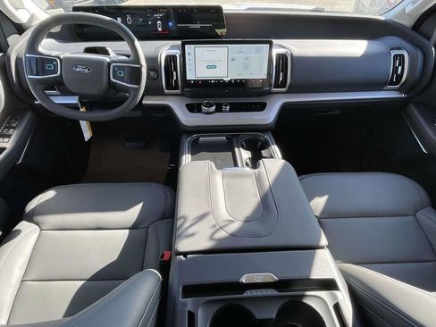 New 2026 Ford Expedition Active image 10