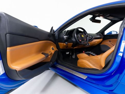 Used 2018 Ferrari 488 GTB image 22