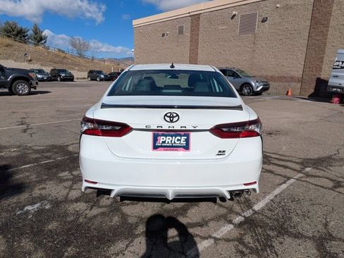 Used 2022 Toyota Camry SE w/ Carpet Mat Package (TMS) image 6