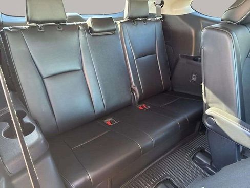 Used 2023 Toyota Highlander Limited image 34