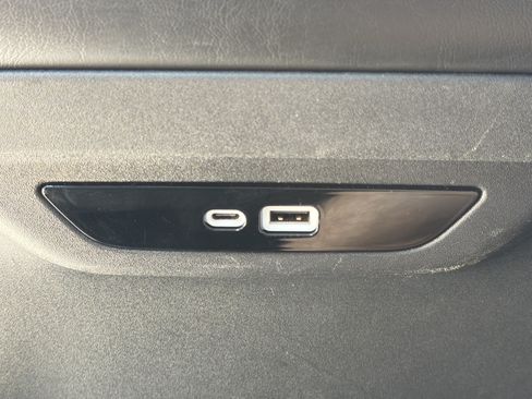 Used 2024 Chrysler Pacifica Touring-L FWD image 21