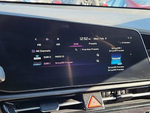 Certified 2023 Kia Niro EX image 18