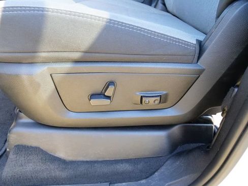 Used 2024 RAM 2500 Big Horn AWD/4WD image 15