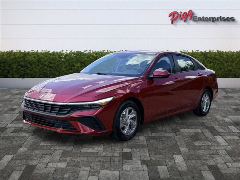 Used 2026 Hyundai Elantra SE FWD image 4