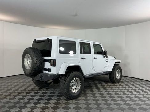 Used 2017 Jeep Wrangler Unlimited Sahara w/ Connectivity Group image 5