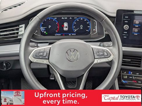 Used 2025 Volkswagen Jetta SEL FWD image 12