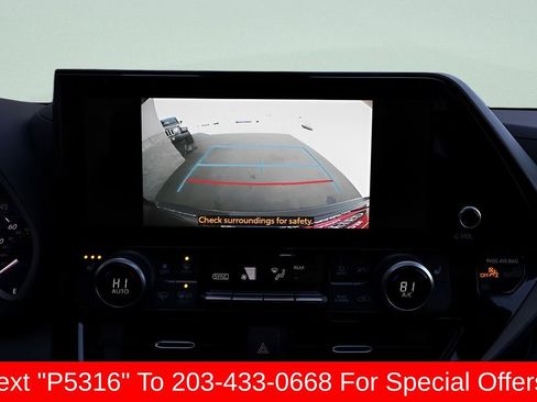 Used 2023 Toyota Highlander XLE AWD/4WD image 40