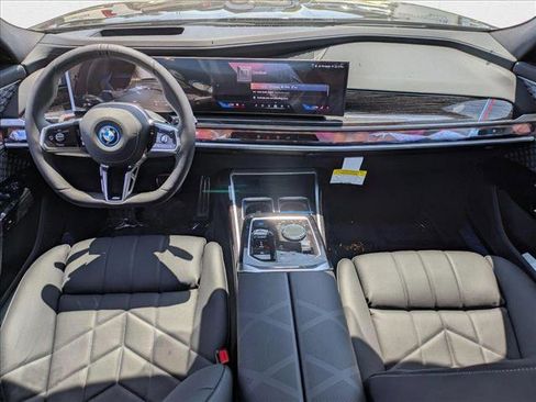 New 2025 BMW i7 xDrive60 image 14